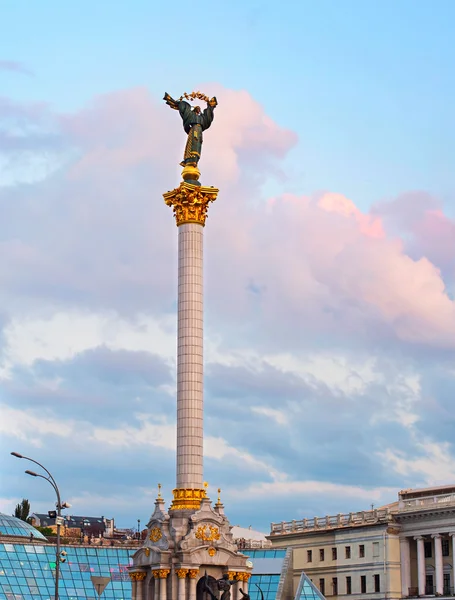 Statue of Berehynia in Kiev — Stock Photo, Image