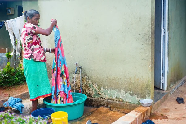 Eine unbekannte arme sri-lankische Frau. — Stockfoto