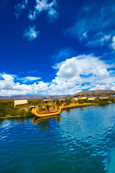 토토 Titicaca 호수에 보트 — 스톡 사진