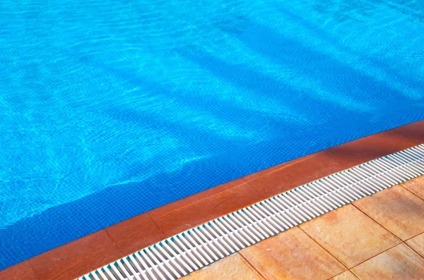 Agua azul de la piscina — Foto de Stock