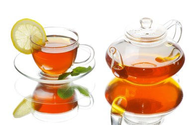 Cam bardak ve çaydanlık