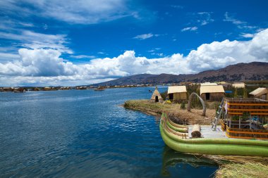 Titicaca gölü Totora teknede 