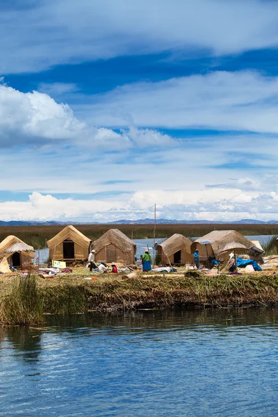 Titicaca gölü Totora teknede — Stok fotoğraf