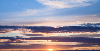 Güzel gün batımı gökyüzü