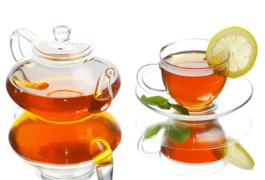 Cam bardak siyah çay