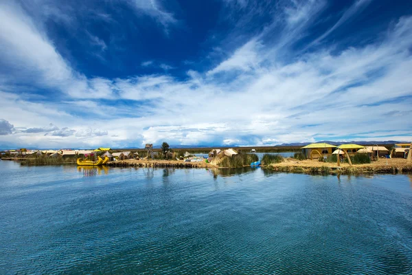 Totora barca sul lago Titicaca — Foto Stock