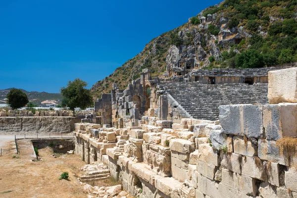 Forntida rock-cut gravar i Myra, Demre, — Stockfoto