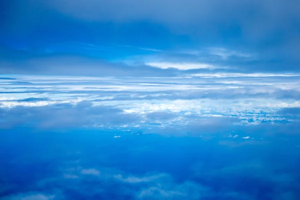 Wolken am blauen Himmel — Stockfoto