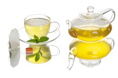 Cam bardak siyah çay.