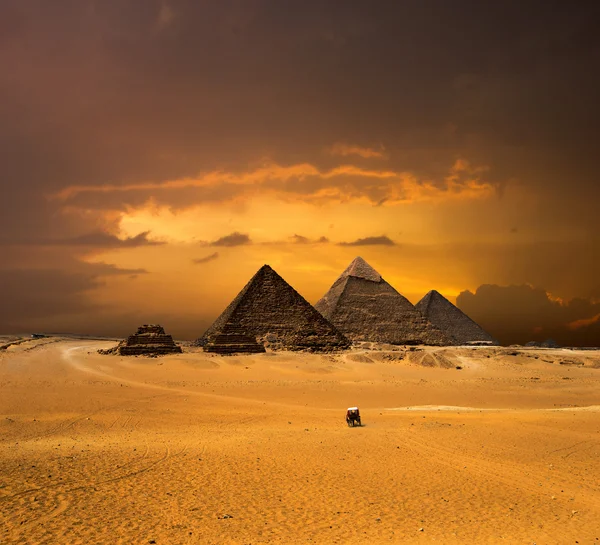 Pyramids with a beautiful sky of Giza — Stock Photo, Image