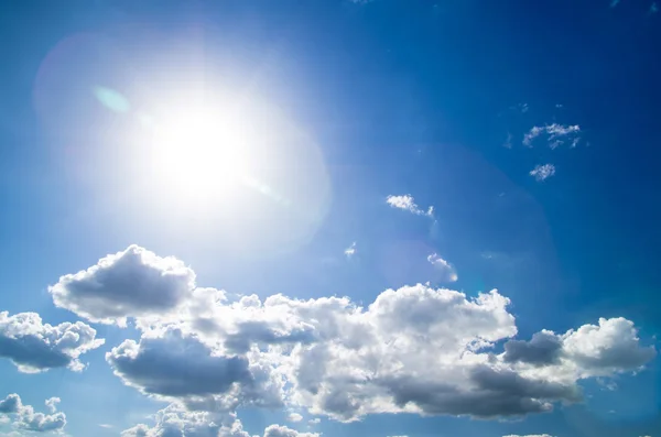 Blå Himmel Bakgrund Med Små Moln — Stockfoto