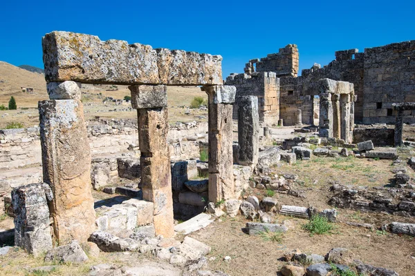 Starověké zříceniny v Hierapolis, krocan. — Stock fotografie