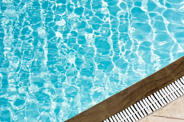 Agua azul de la piscina —  Fotos de Stock