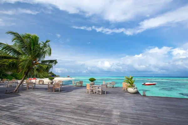 Tropisch strandrestaurant in Maldiven — Stockfoto