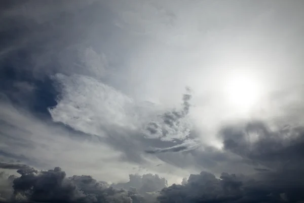 Cielo blu con piccole nuvole — Foto Stock