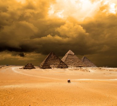 giza, Kahire, Mısır piramitleri.