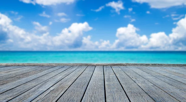 Tropical beach with wooden jetty — Stock Photo, Image