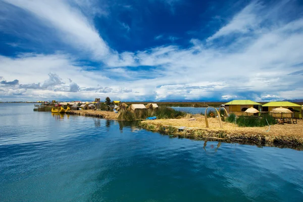 Barco Totora no lago Titicaca, Peru — Fotografia de Stock