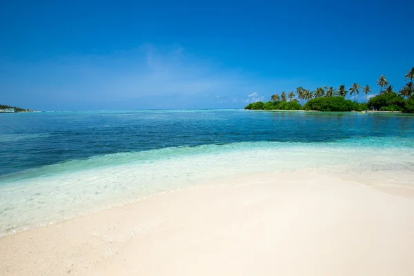 Playa tropical en Maldivas — Foto de Stock