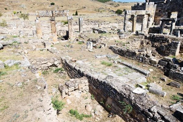 Oude ruïnes in hierapolis, kalkoen. — Stockfoto