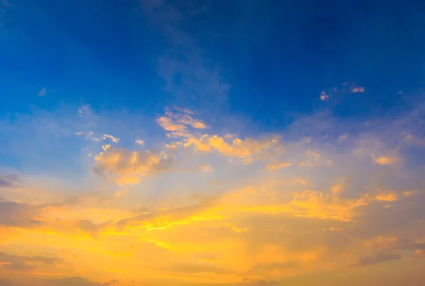 Bel cielo luminoso tramonto — Foto Stock