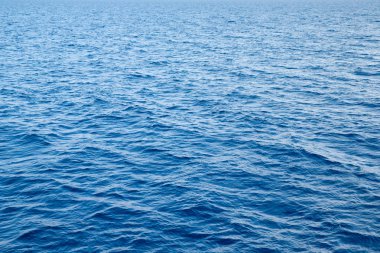 Güneş yansımaları ile su