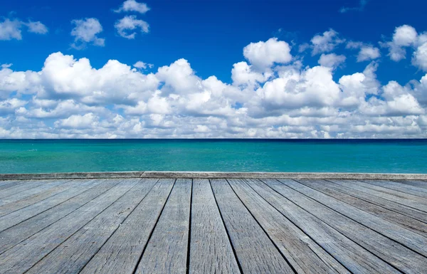 Playa y mar tropical — Foto de Stock