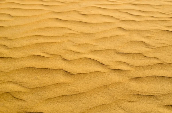 Текстура золотого песка — стоковое фото