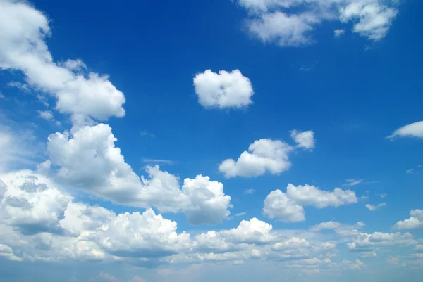 云彩的天空背景 — 图库照片