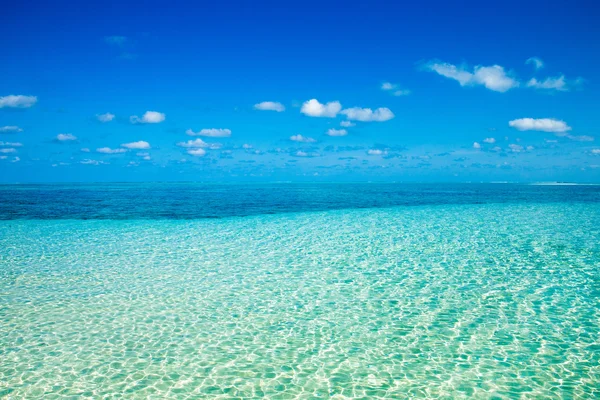 Όμορφη θέα στη θάλασσα σε Μαλδίβες — Φωτογραφία Αρχείου