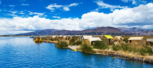 Barco Totora Lago Titicaca Cerca Puno Perú — Foto de Stock