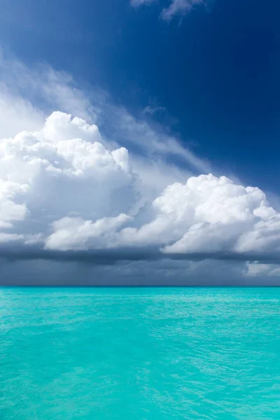 Mar Tropical Sob Céu Azul Paisagem Marítima — Fotografia de Stock