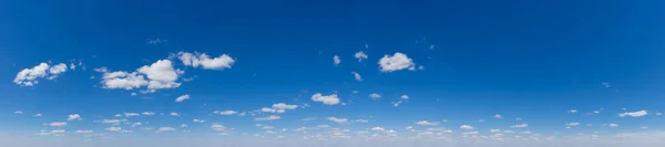 Panorama Błękitne Niebo Białe Chmury Bpuszyste Chmury Tle Niebieskiego Nieba — Zdjęcie stockowe