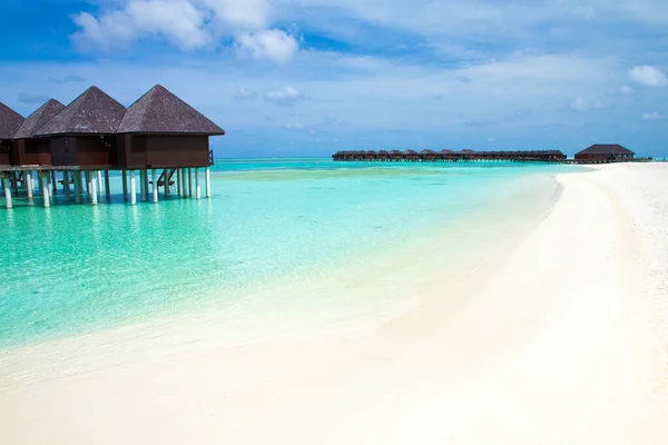 Bella Isola Tropicale Delle Maldive Con Spiaggia Mare Con Bungalow — Foto Stock