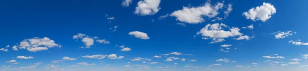 Fondo Blue Sky Con Pequeñas Nubes Fondo Panorámico — Foto de Stock