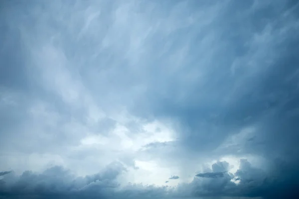 Sfondo Cielo Blu Con Piccole Nuvole — Foto Stock