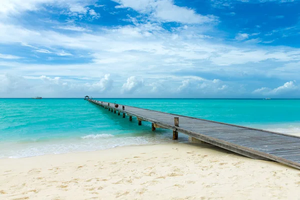 拥有白色沙滩和大海的热带马尔代夫岛 — 图库照片