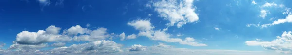 Fondo Blue Sky Con Pequeñas Nubes Fondo Panorámico — Foto de Stock