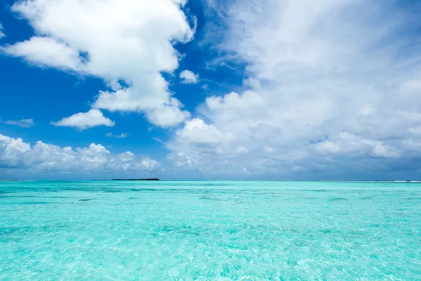 Tropische Zee Onder Blauwe Hemel Zeelandschap — Stockfoto