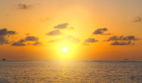 Západ Slunce Moři Maledivách — Stock fotografie