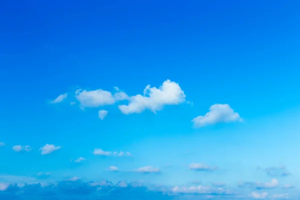Blauer Himmel Mit Weißen Wolken — Stockfoto