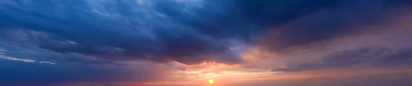 Beau Nuage Dans Ciel Levant Arrière Plan Fond Des Bannières — Photo