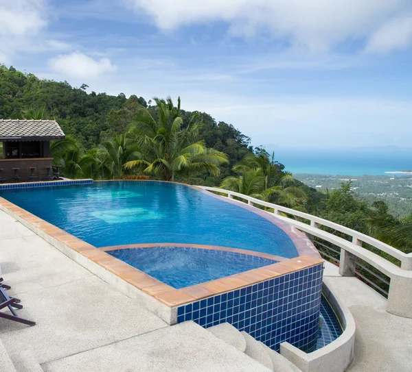 Piscina tropical — Fotografia de Stock