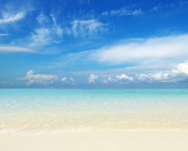 Playa y mar tropical — Foto de Stock