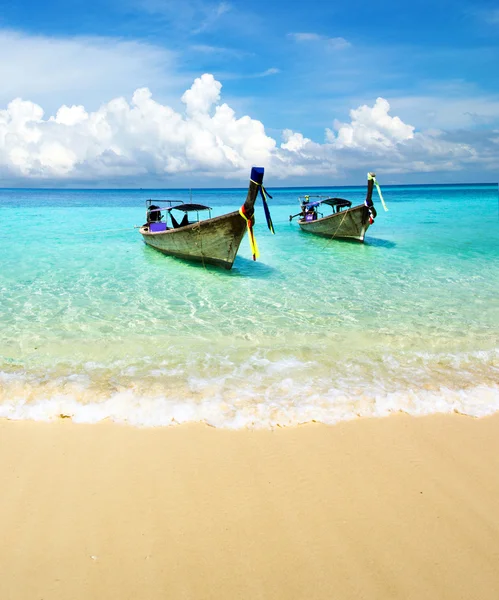 Playa y mar tropical Fotos de stock libres de derechos