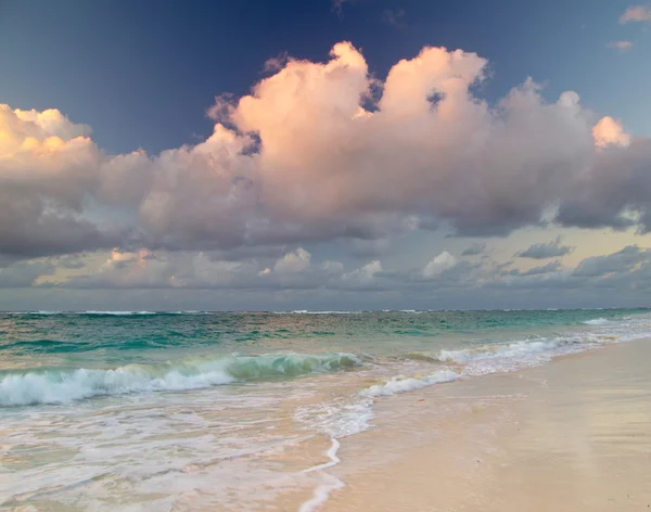 Puesta de sol sobre el mar — Foto de Stock