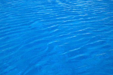 Güneş yansımaları ile su