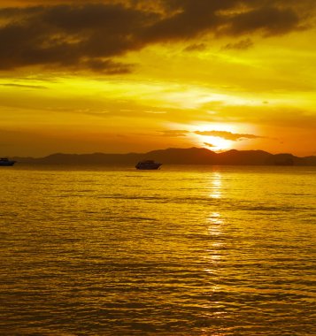 Kumsalda gün batımı