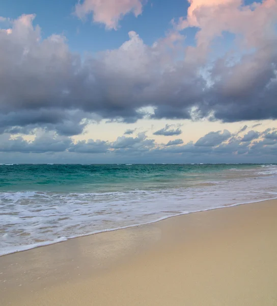 Coucher de soleil au-dessus de la mer — Photo