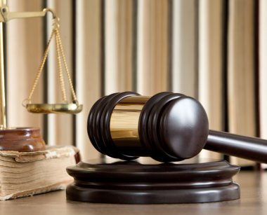 tahta tokmak ve kitaplar